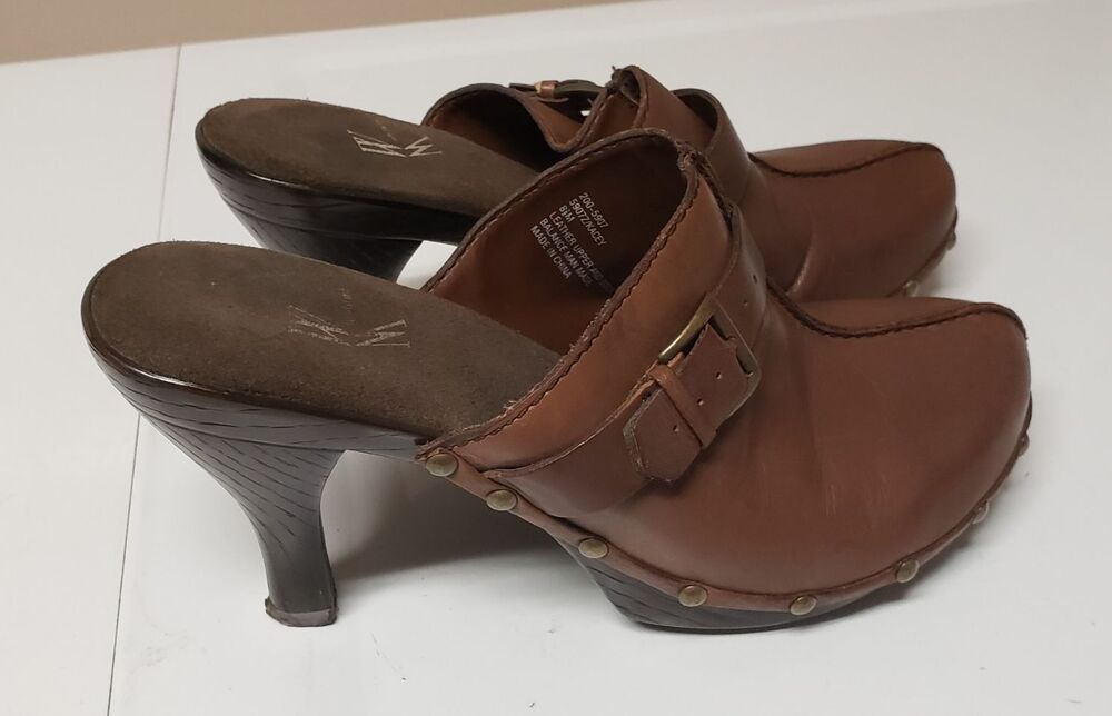 White Mountain Leather Clogs Women’s 8.5M Brown Studded Resin Heel POE